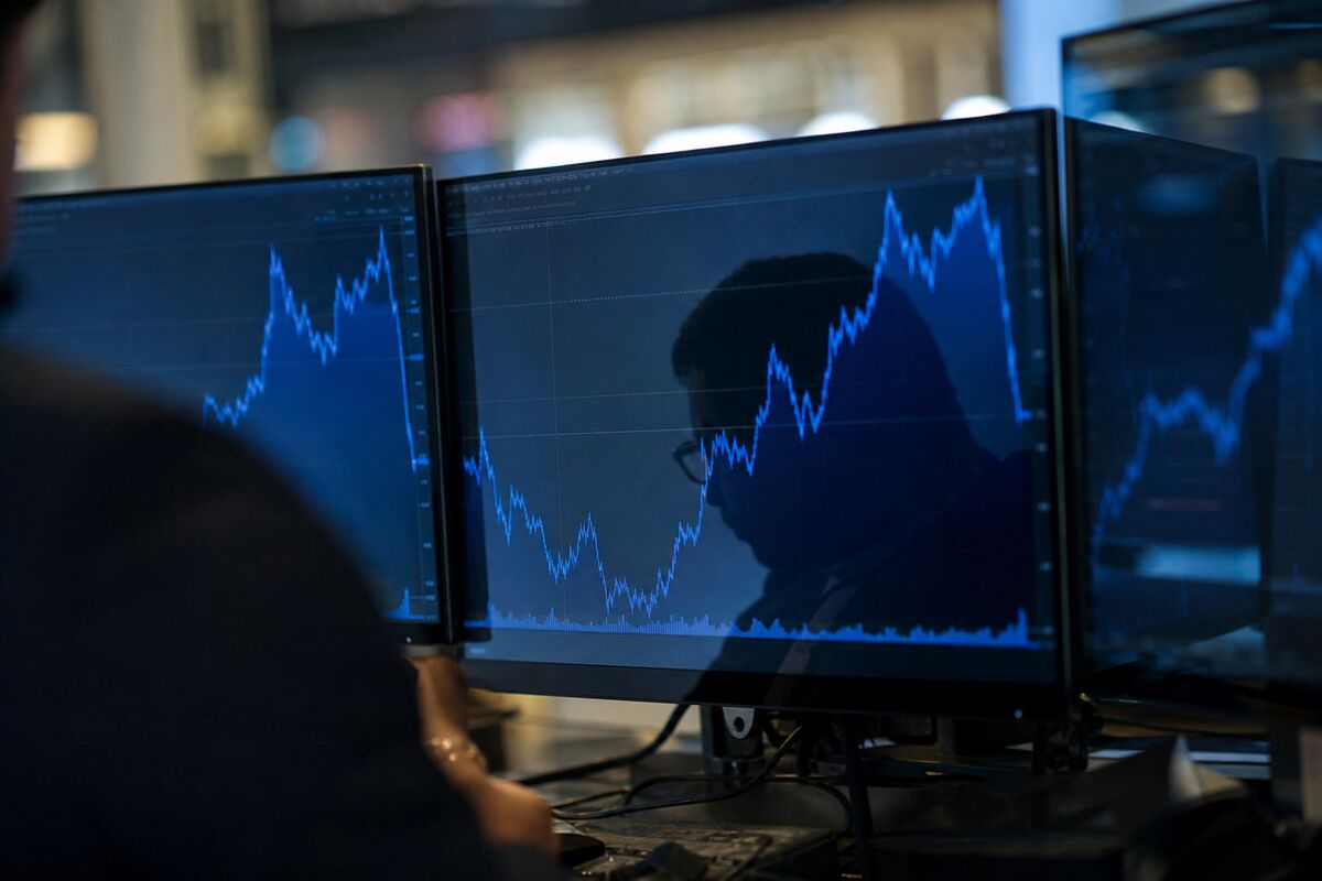 Float vs Outstanding Shares: How to Read Both