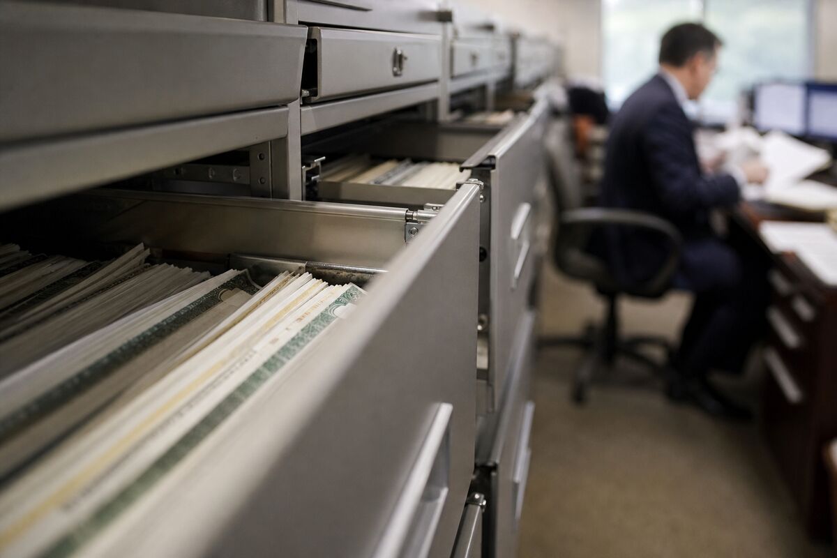 Reverse Merger vs IPO: How Each Path Works