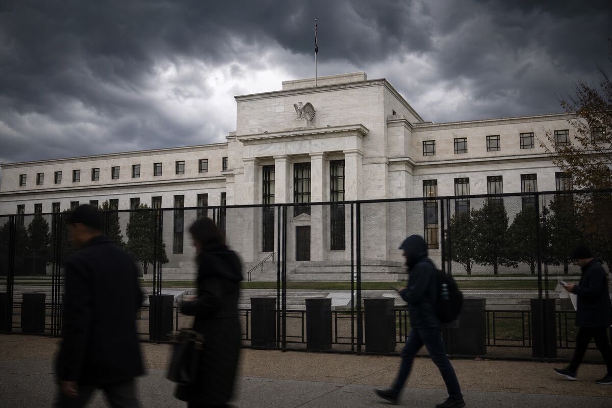 Fed’s Musalem Says Tighter Policy May Be Needed Soon, Complicating Rate-Cut Bets