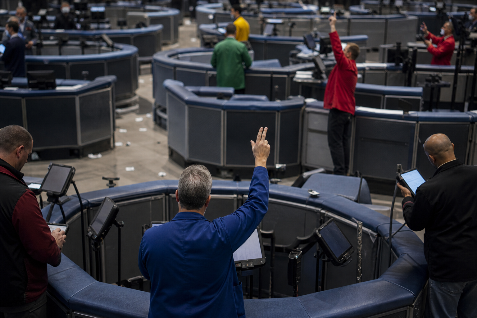 VIX Falls to 14.1 as Traders Embrace Warsh — but Inflation Concerns Weigh on Stocks