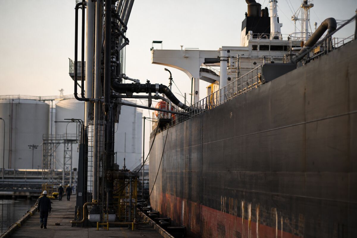 Oil’s Nearly 4% Surge Puts Energy Stocks and September’s Market Outlook on Alert