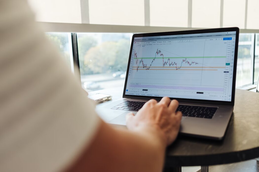 Maximize Your Trading Potential by Using Futures and Options